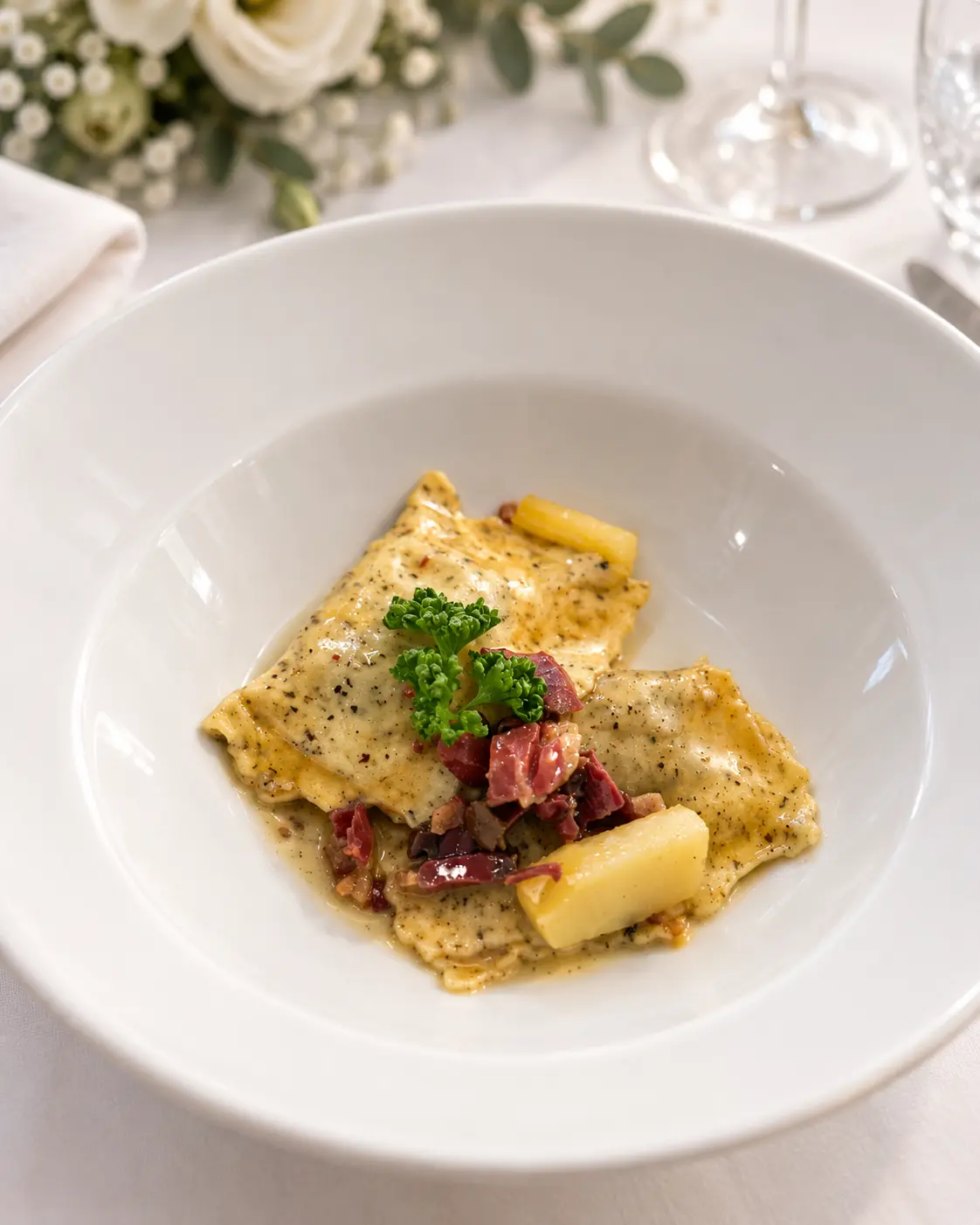 Rettangoli di grano saraceno con capriolo, mele e speck