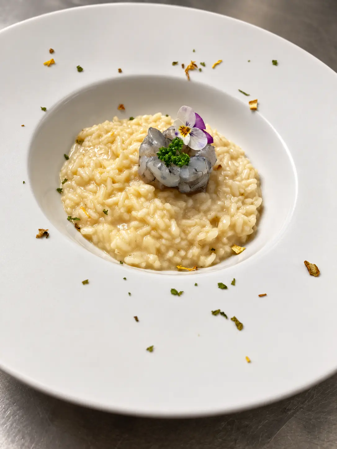 Risotto al Franciacorta con gamberi crudi viola